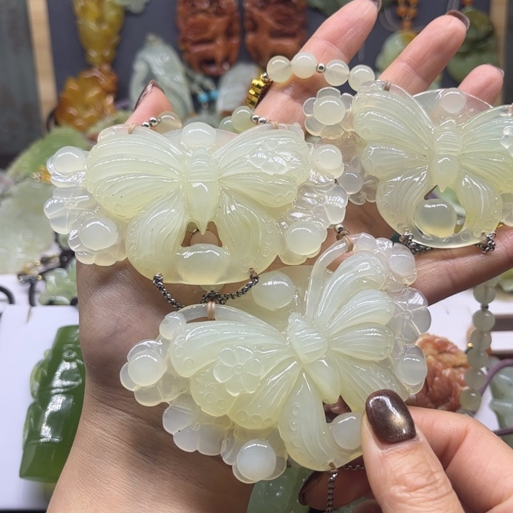 君***泽蛇纹石玉未镶嵌颈饰