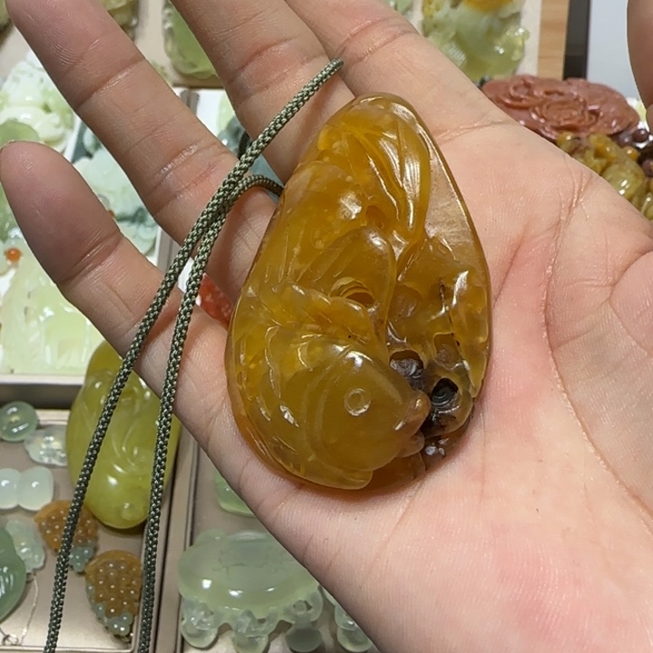 蛇纹石玉吊坠未镶嵌