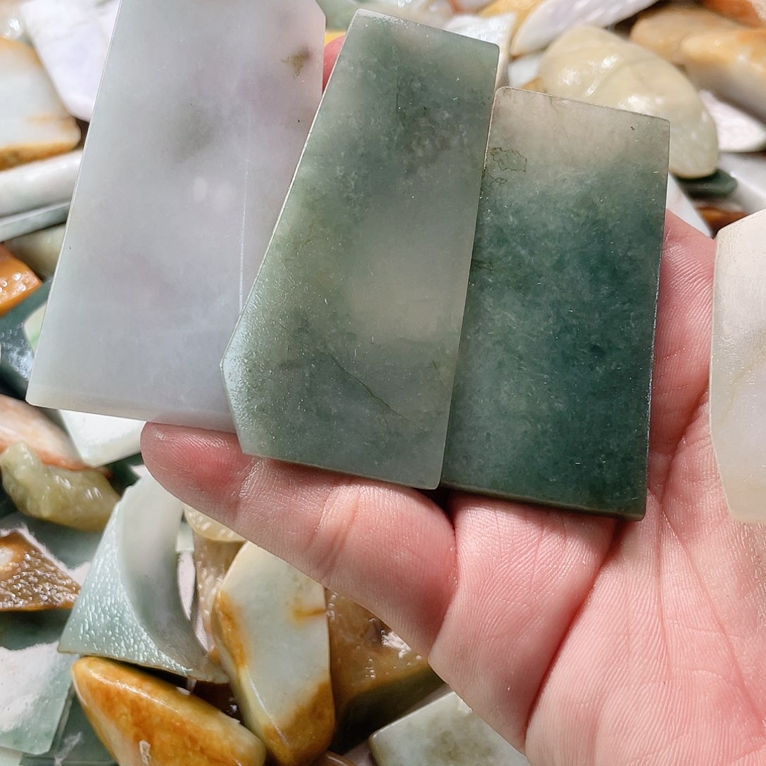 翡翠颈饰未镶嵌西*