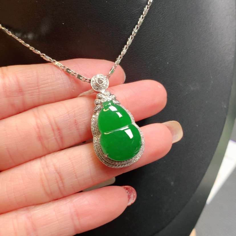 【闪购商品】翡翠吊坠(赠链)18K金镶嵌