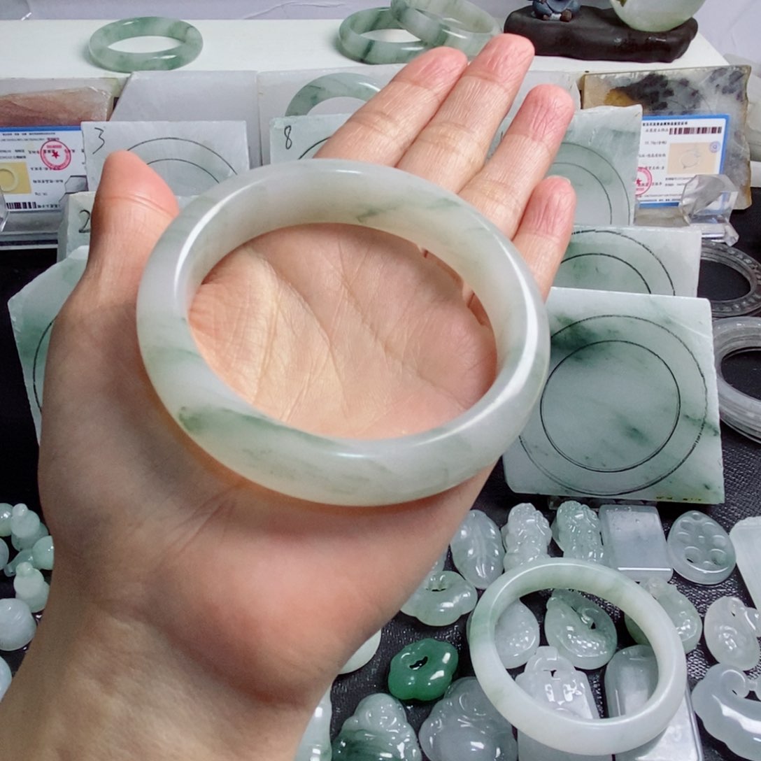 石英质玉手镯未镶嵌