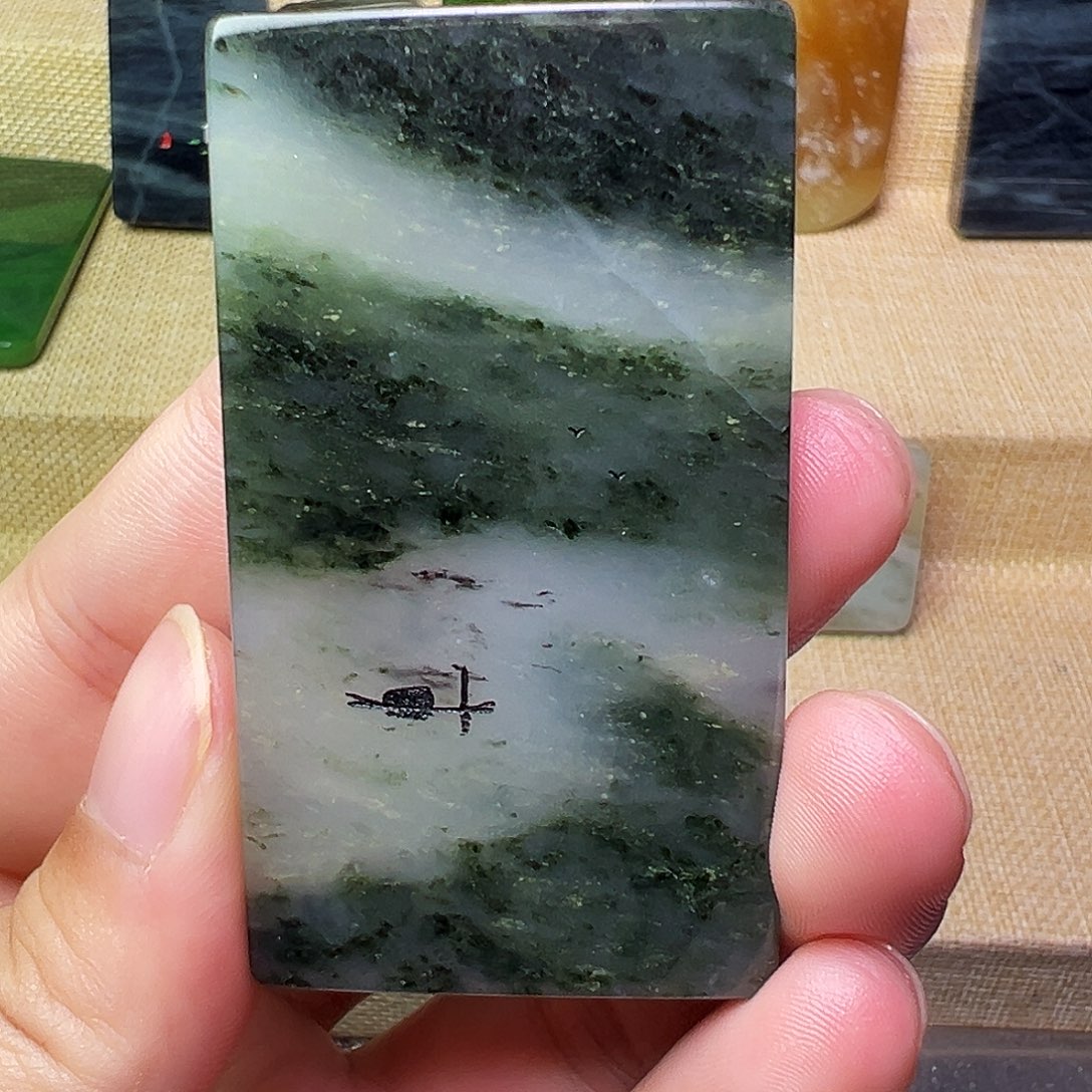 独山玉颈饰未镶嵌