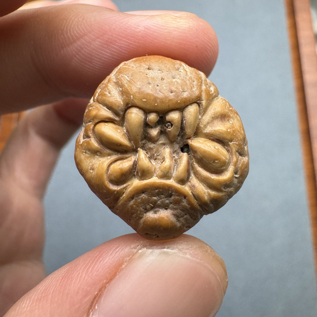 尼伯尔玉化皮麒麟眼手工雕刻吞噬，凤眼菩提雕刻凤眼元素