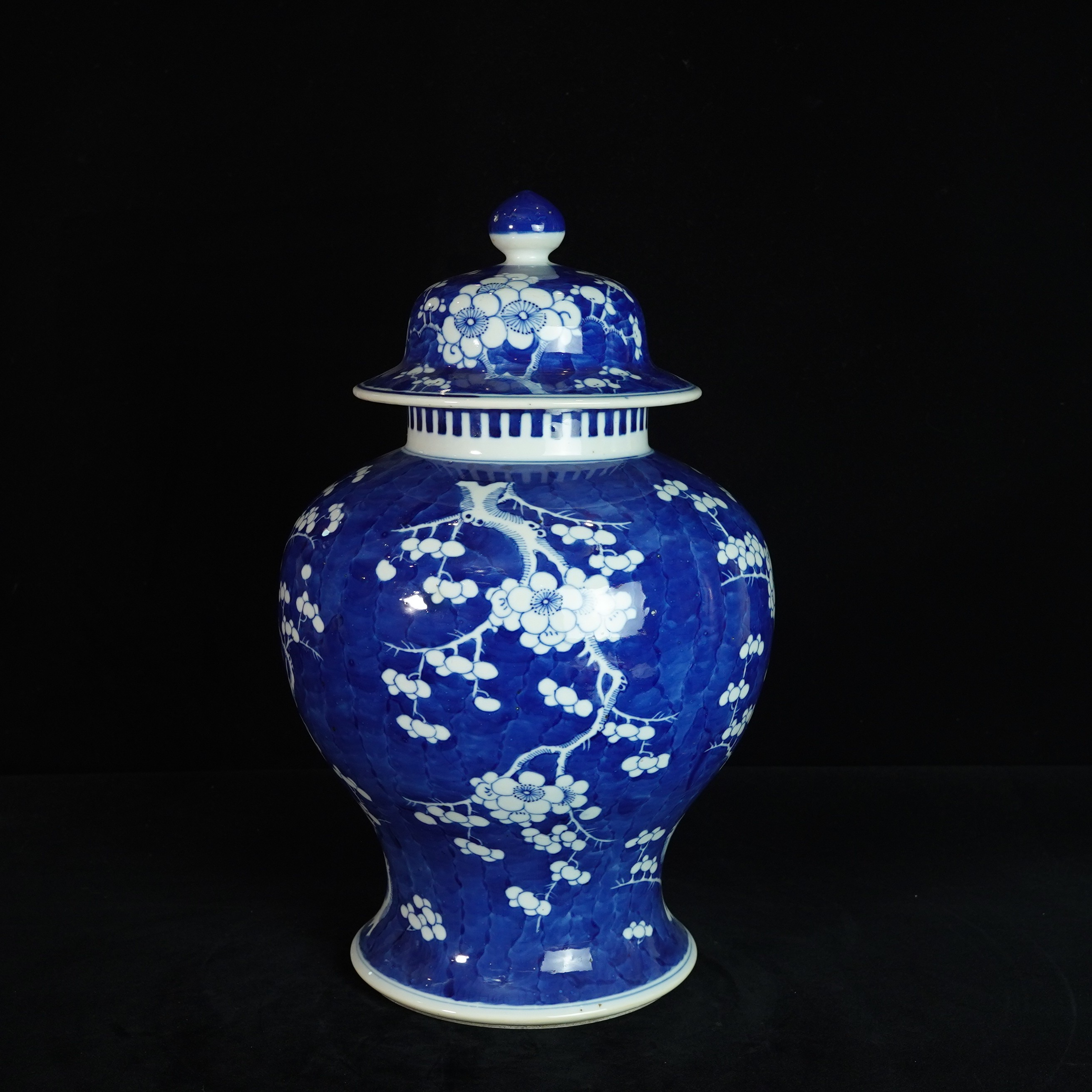 LYM250217004【十竹斋】清代青花冰梅纹将军罐