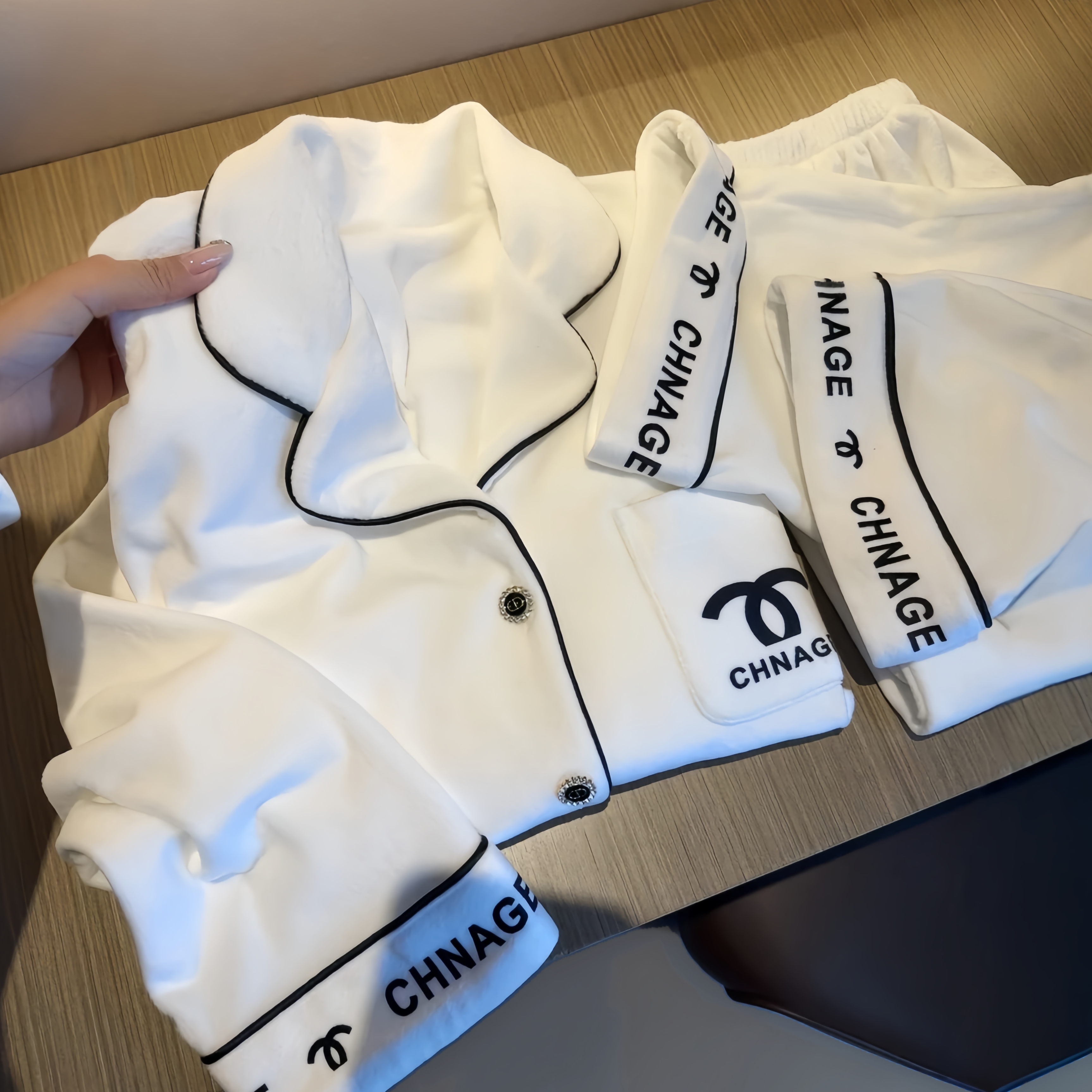 海岛绒白色睡衣女秋冬季2025新款加厚加绒保暖高级感可外穿家居服