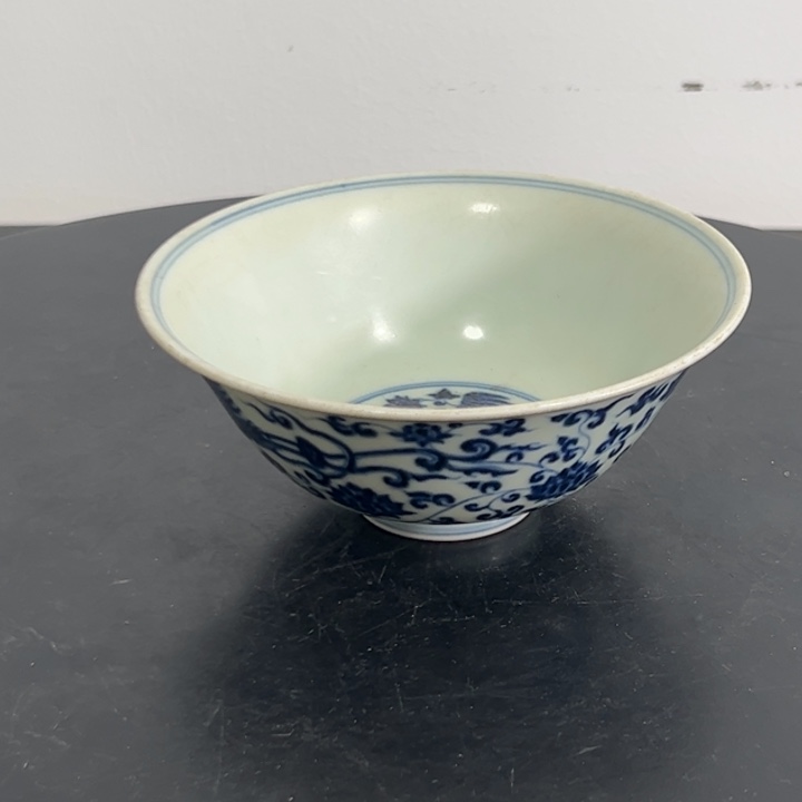 碗宁****人一个青花凤纹碗。