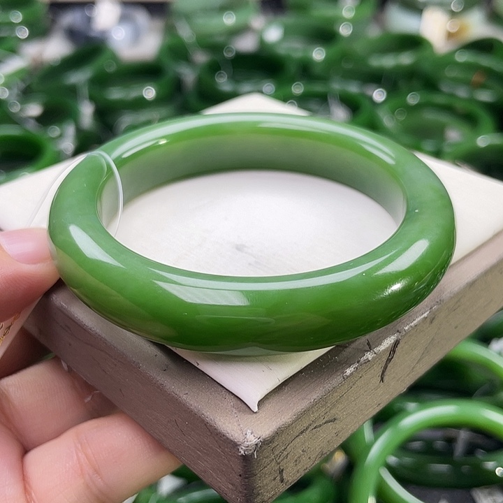 未镶嵌手镯和田玉（碧玉）