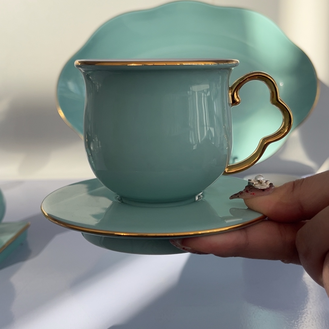 瓷片梅子青盛世大茶杯