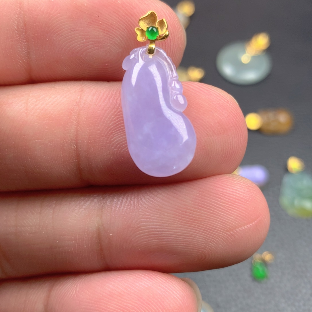 【闪购商品】颈饰18K金镶嵌翡翠有纹裂