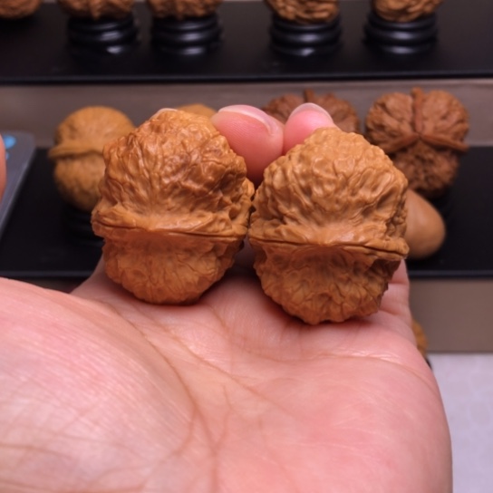 文玩核桃把件刺甲苍龙38