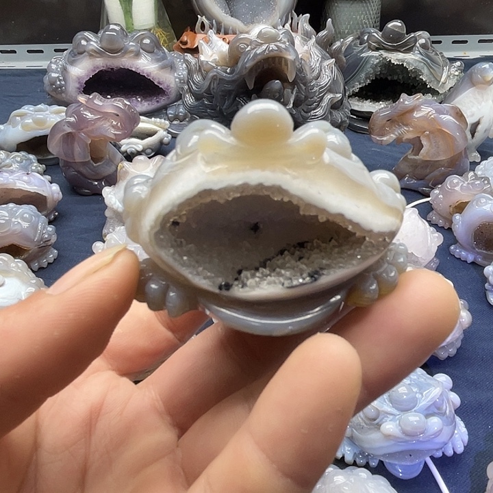 石头金蟾家居摆件