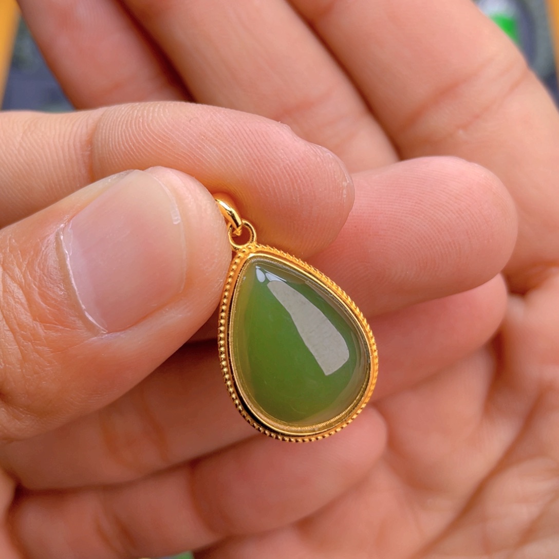 和田玉（碧玉）吊坠(不含链)银S925镶嵌水滴吊坠