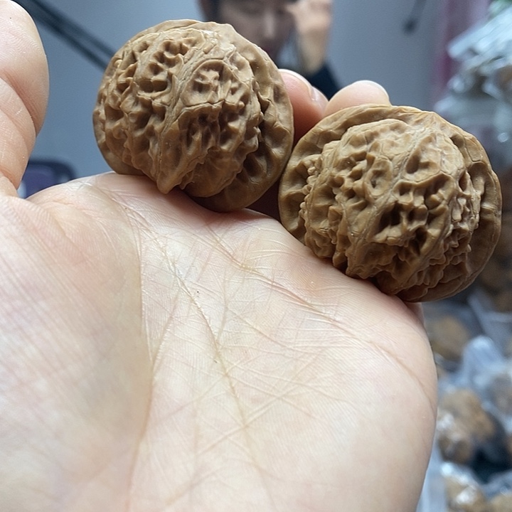 把件文玩核桃41.5红皮宫灯老树
