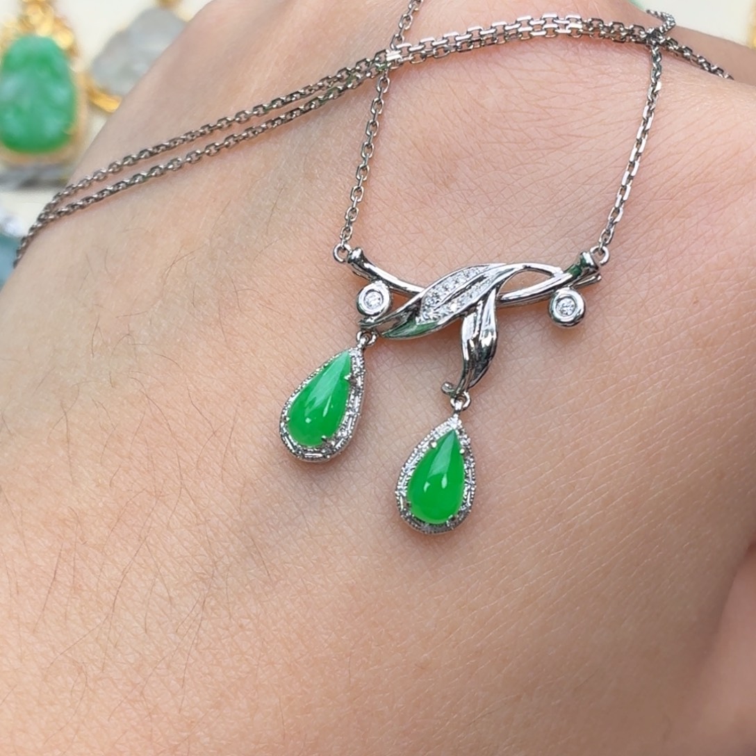 翡翠18K金镶嵌颈饰