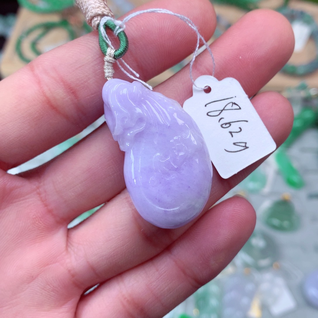 翡翠颈饰未镶嵌翡翠吊坠