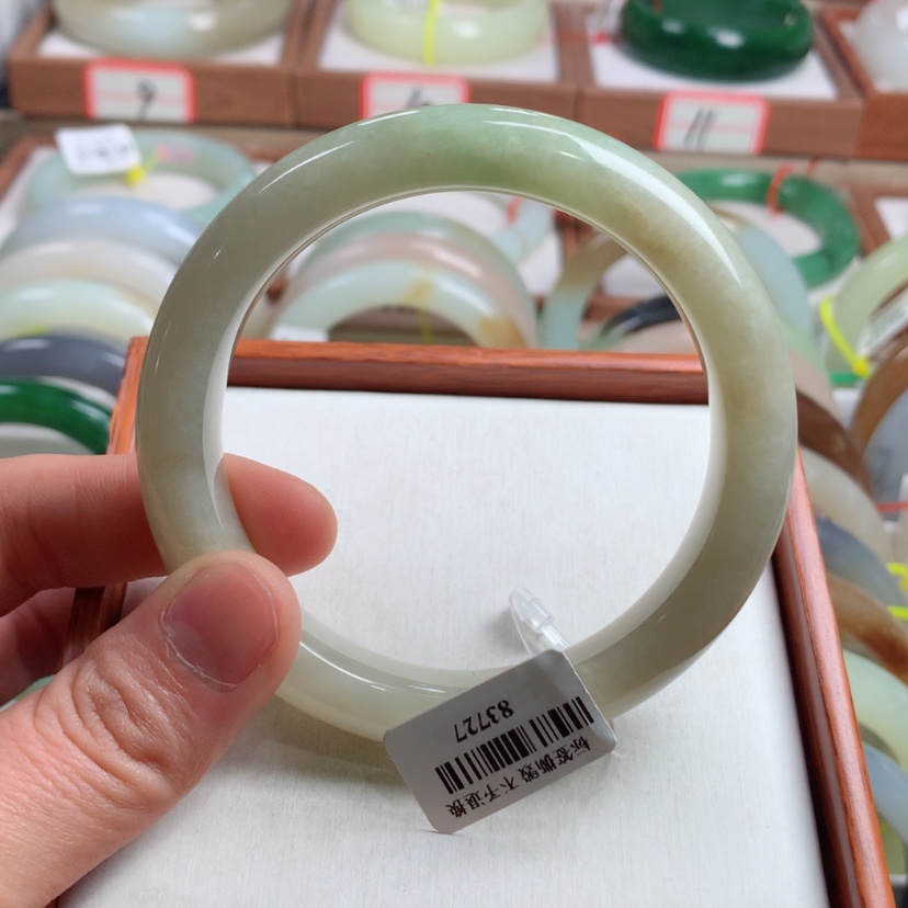 【闪购商品】和田玉手镯未镶嵌60