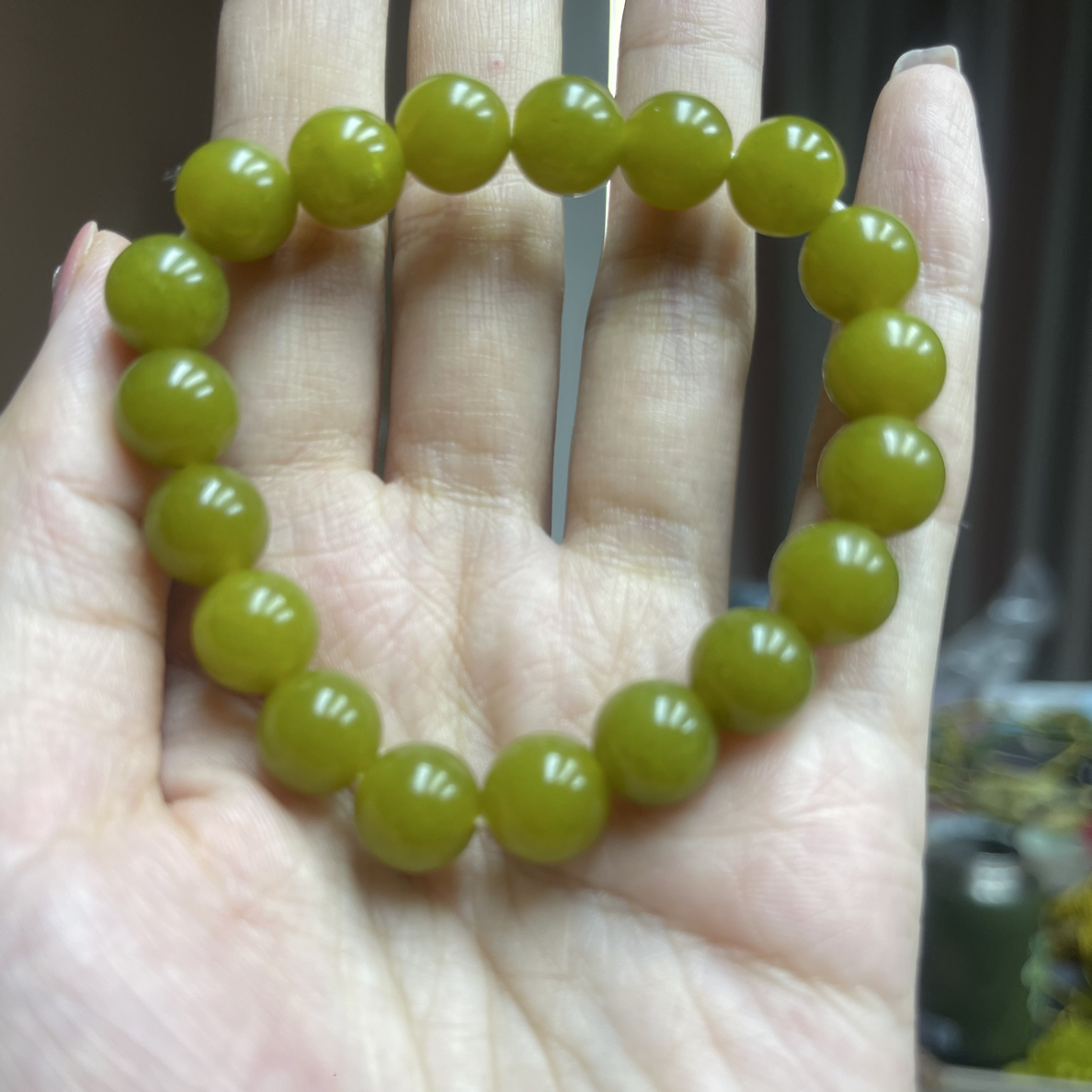 天然岫玉牛油果手串卡10珠子