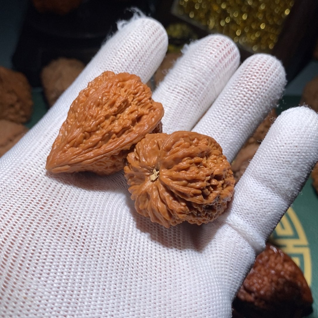 慢***来文玩核桃吊坠塔尖