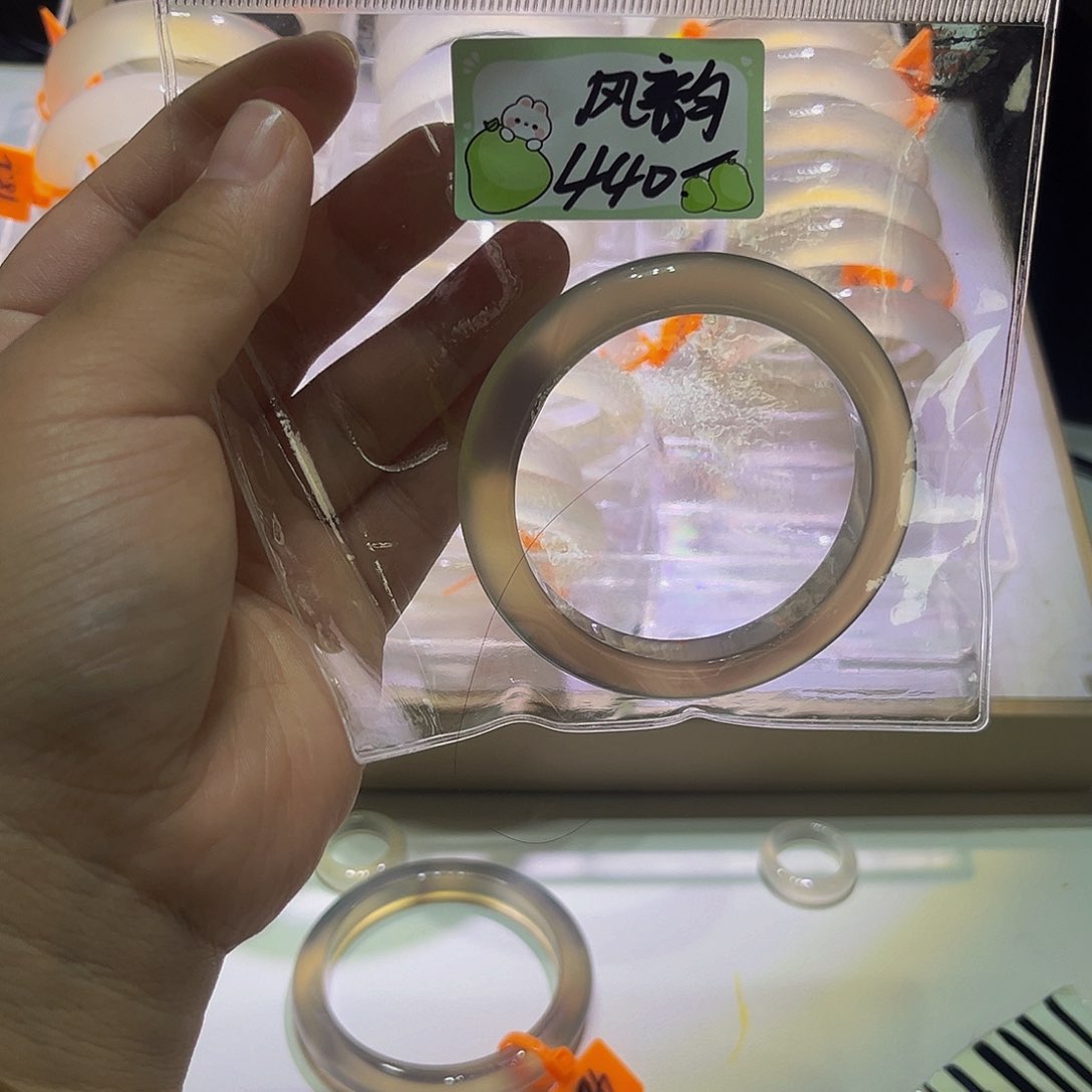 风***奶玛瑙/玉髓手镯合金