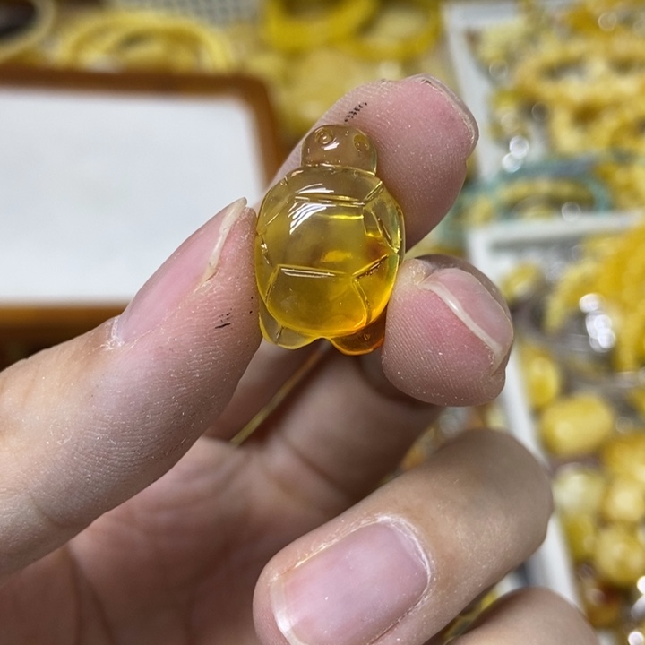 蜜蜡未镶嵌裸石吊坠