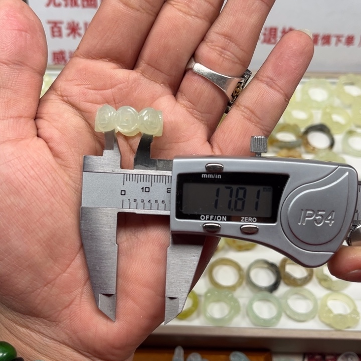 蛇纹石玉戒指合金