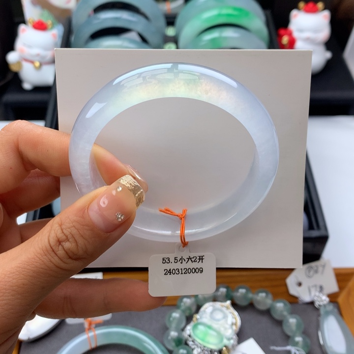 翡翠手镯未镶嵌正圈