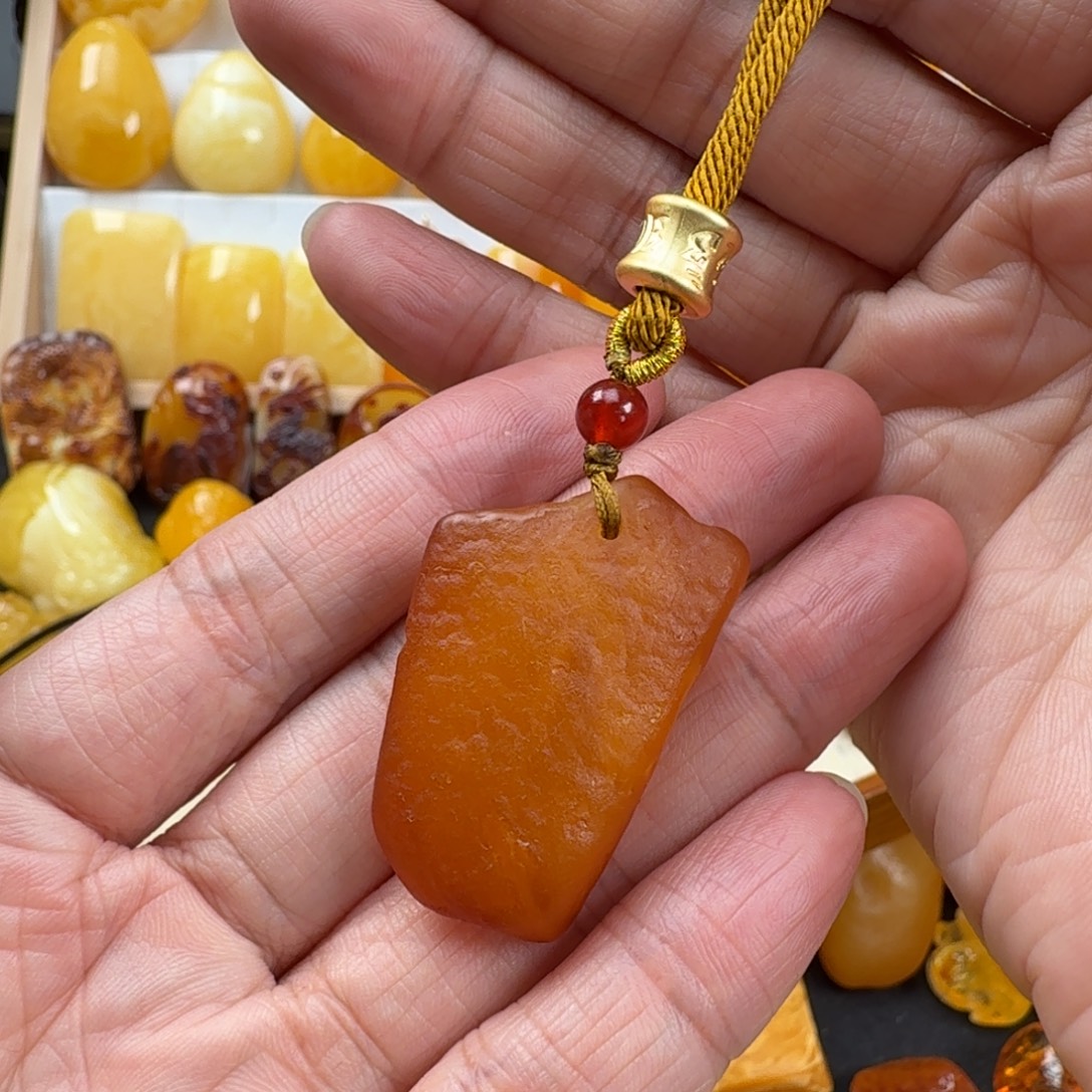 蜜蜡未镶嵌颈饰蜜蜡