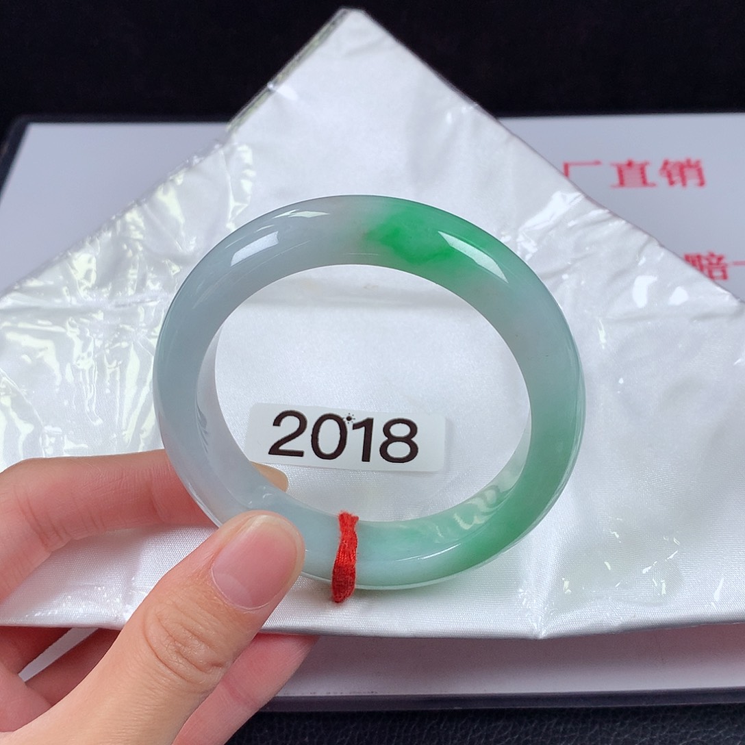 翡翠未镶嵌手镯55圈口 没有纹 包容棉团