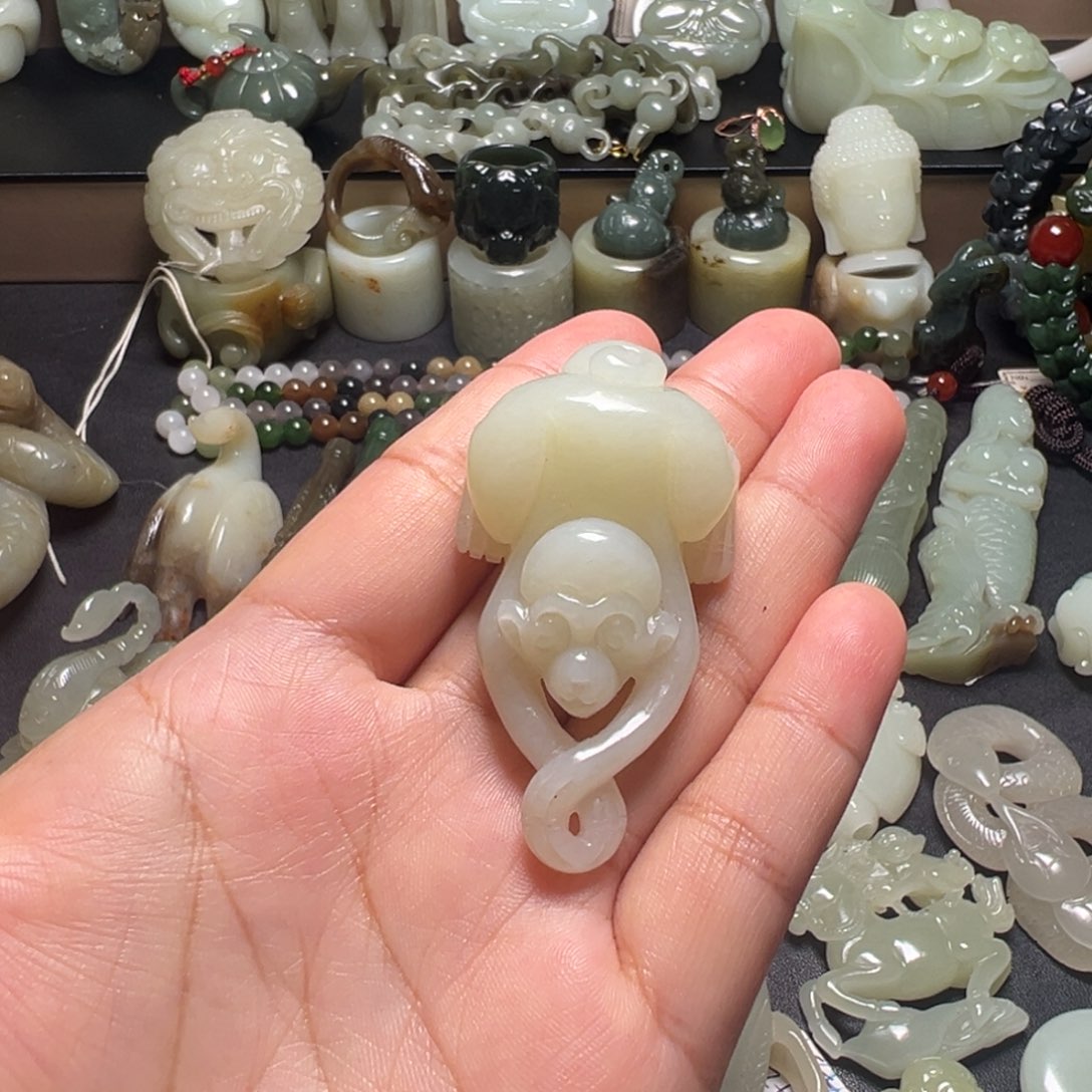 仆***人和田玉（糖玉）未镶嵌颈饰