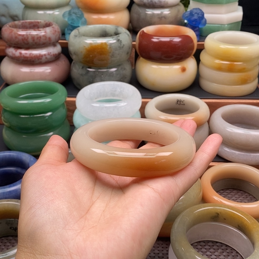 石英岩玉手镯未镶嵌老*川