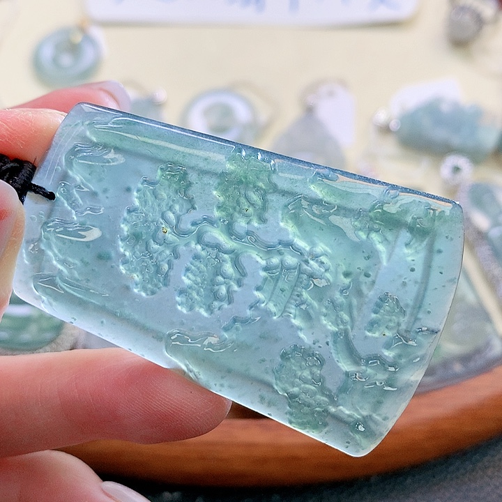 翡翠颈饰未镶嵌翡翠的