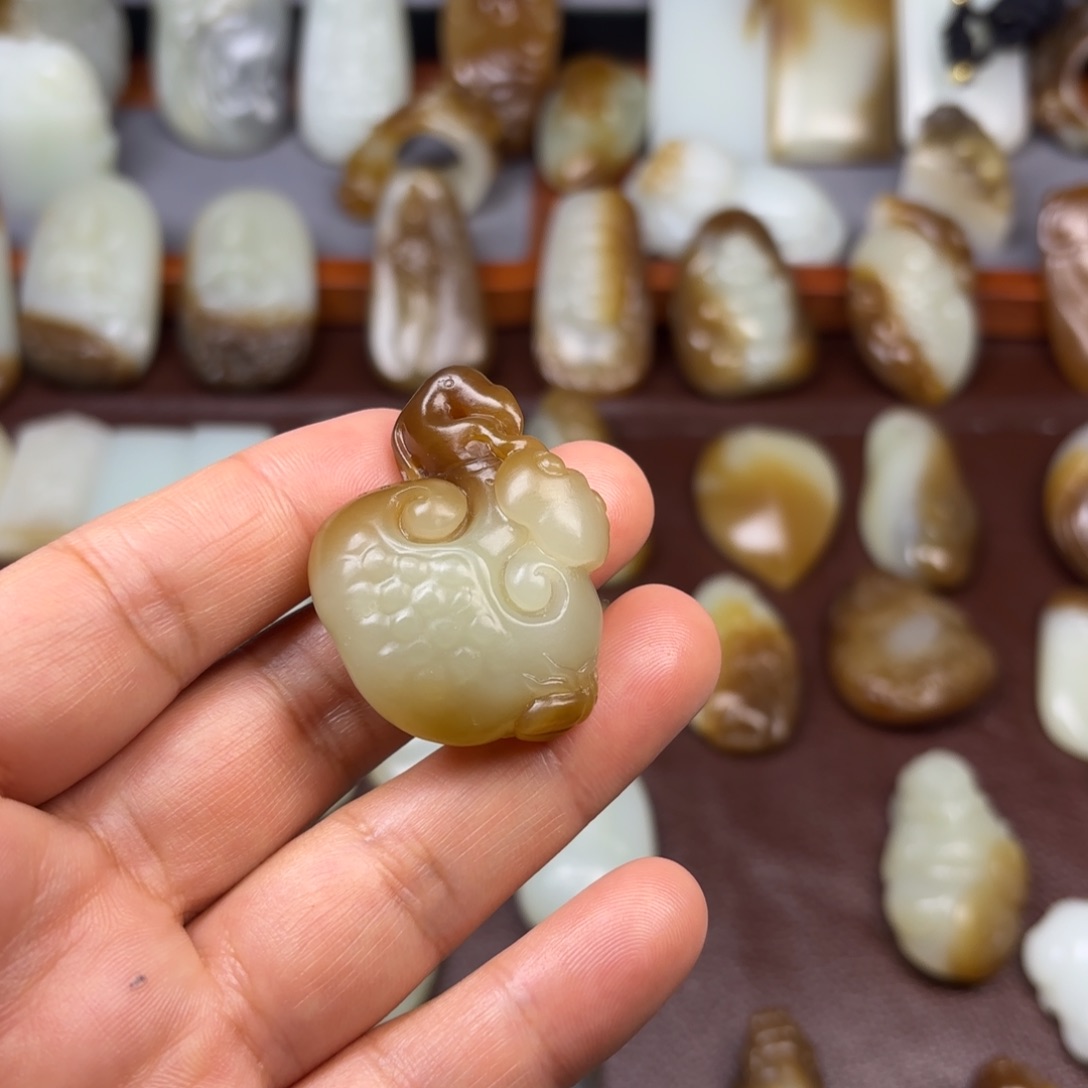 和田玉（糖玉）颈饰未镶嵌