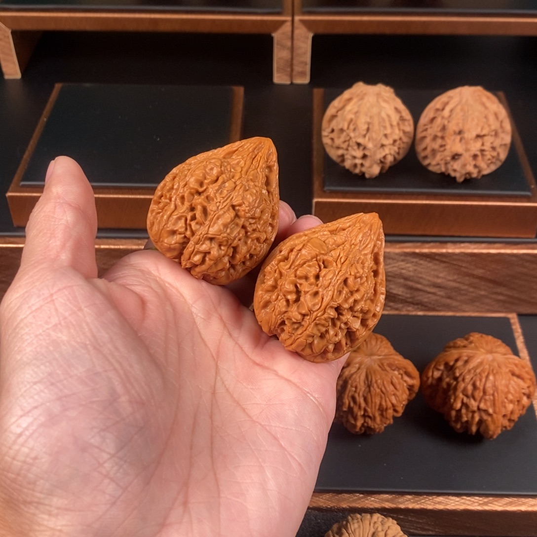 金***皮文玩核桃吊坠坐佛