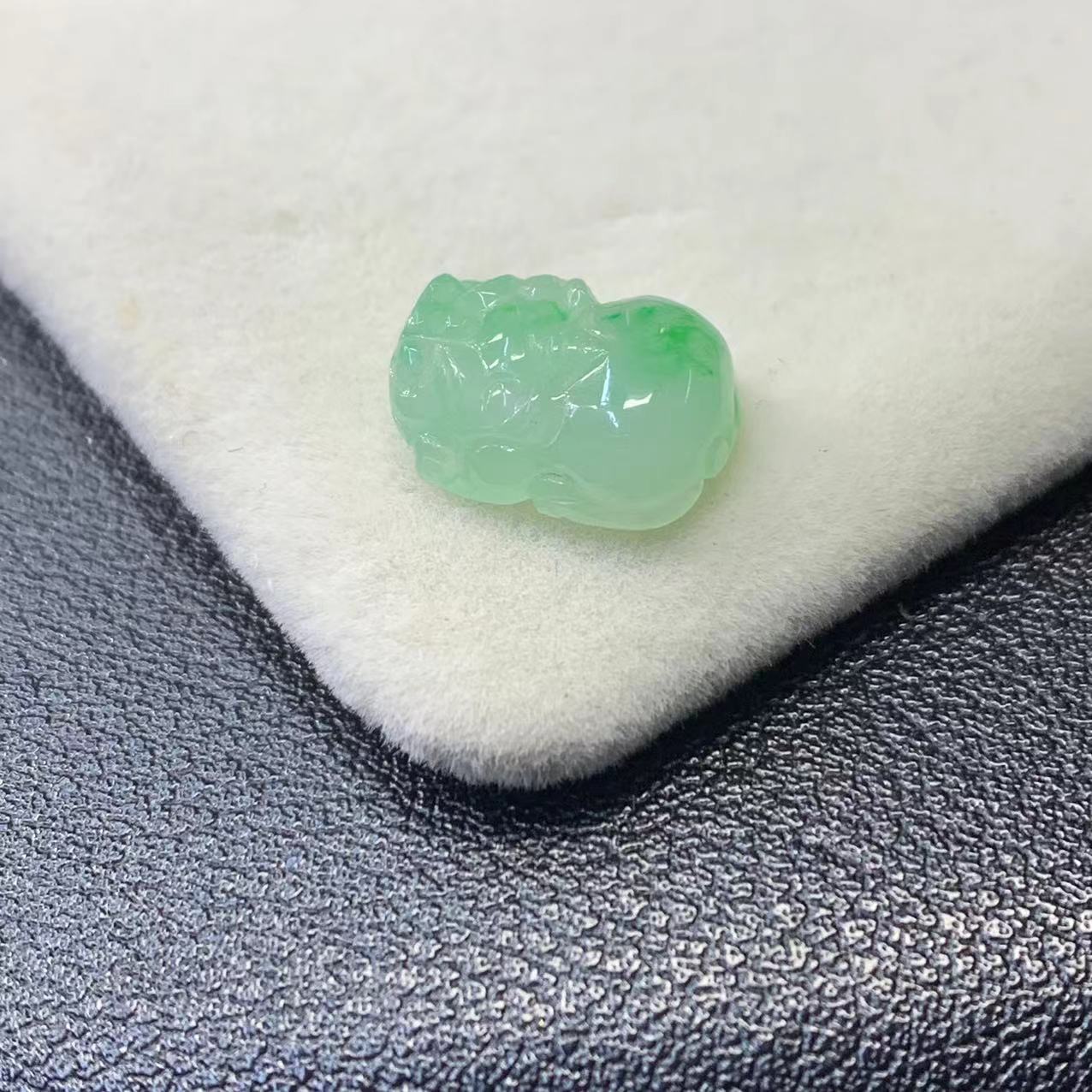【金鑫】翡翠冰胶飘绿貔貅戒面裸石*冰润貔貅缅甸翡翠A货俏色