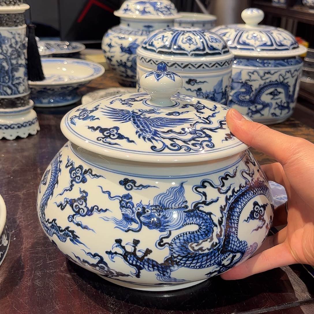 瓷片双龙双凤茶叶罐手绘