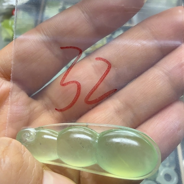 透闪石-蛇纹石玉吊坠未镶嵌