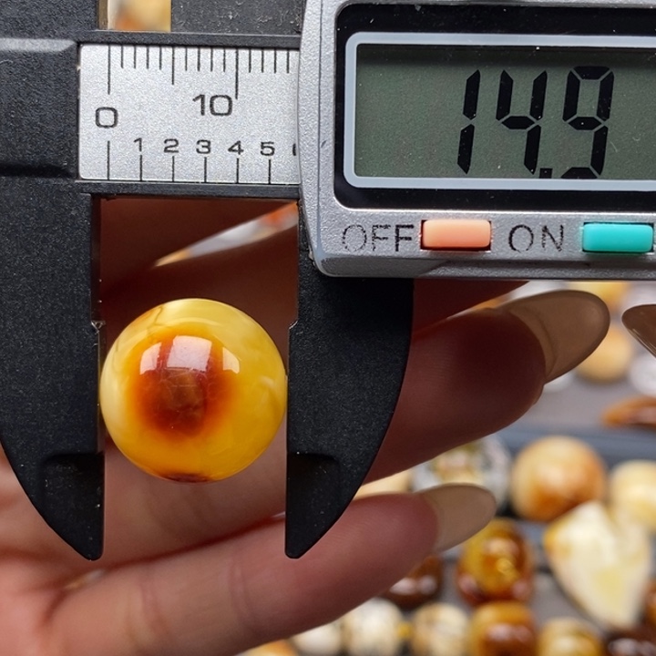 未镶嵌琥珀裸石-圆珠