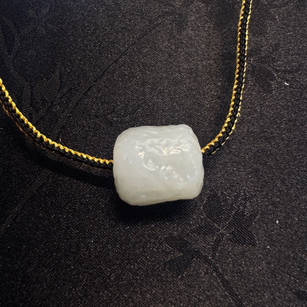 D22696和田玉于田藏式珠25x17mm