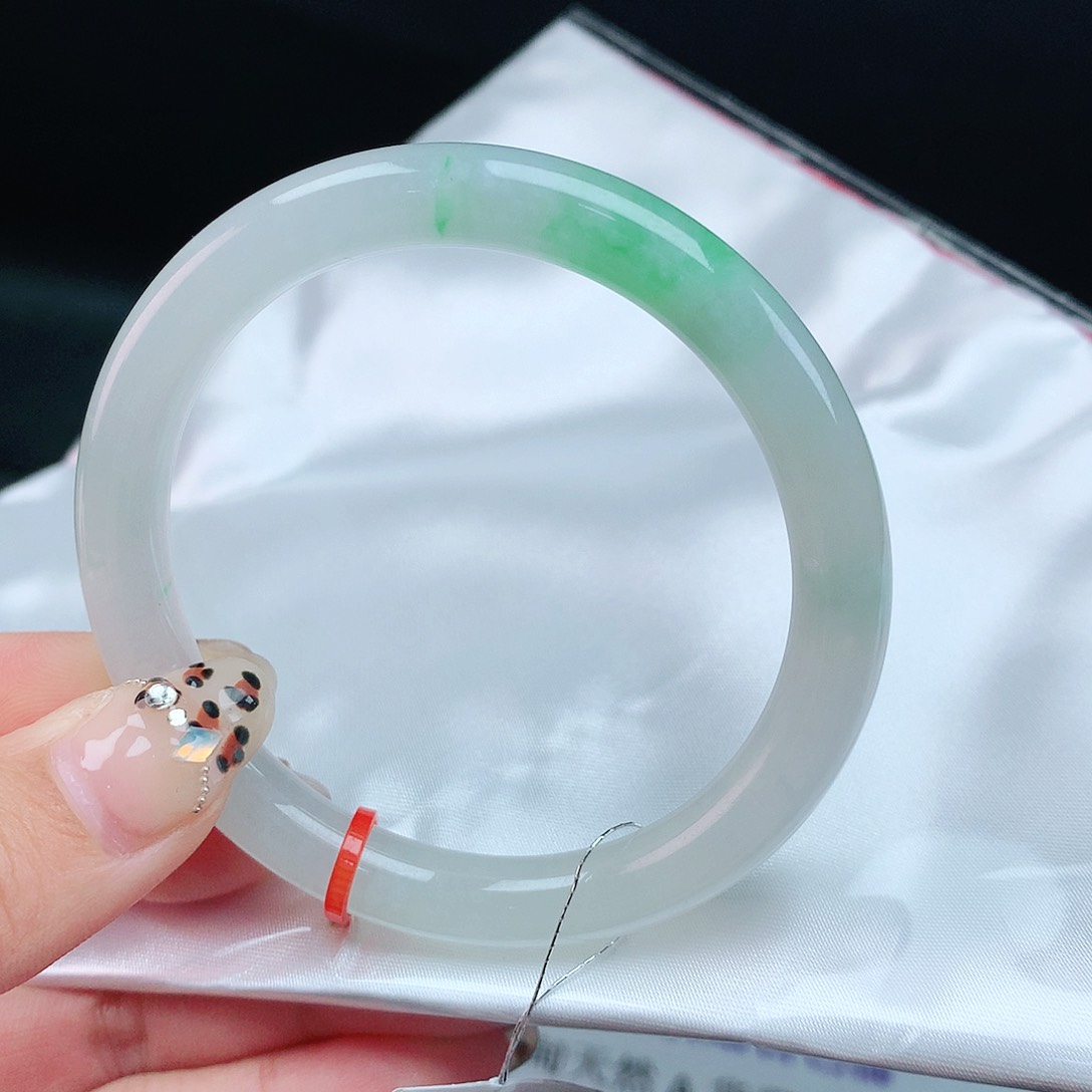 翡翠手镯未镶嵌53圈