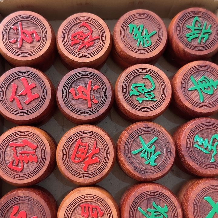 木5.8红花梨 阳雕红绿，纸盒装