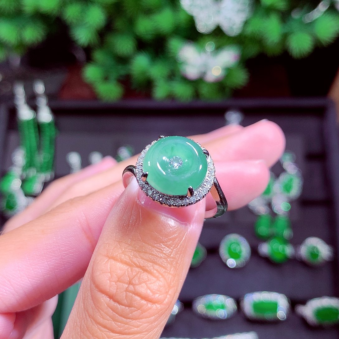 颈饰未镶嵌翡翠天然