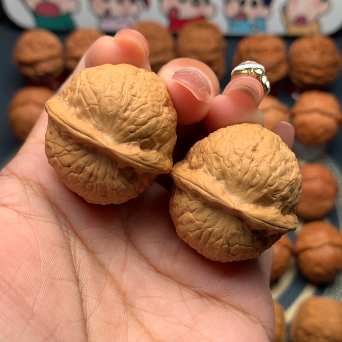 文玩核桃把件鱼籽纹