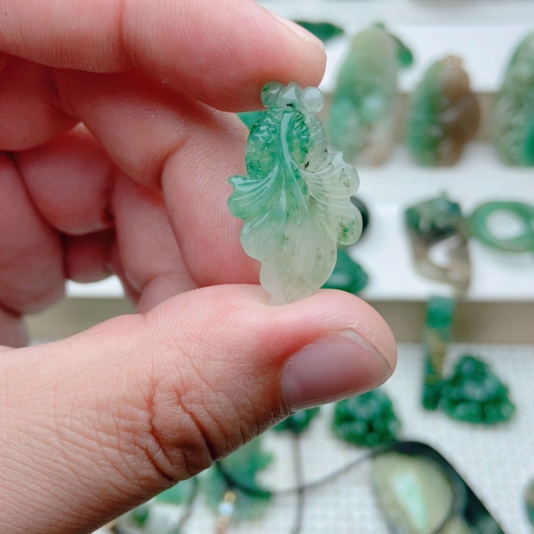 独山玉未镶嵌挂件