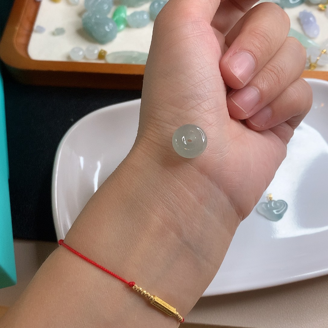 翡翠未镶嵌颈饰扣