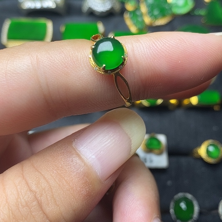 成***翡翠18K金镶嵌戒指