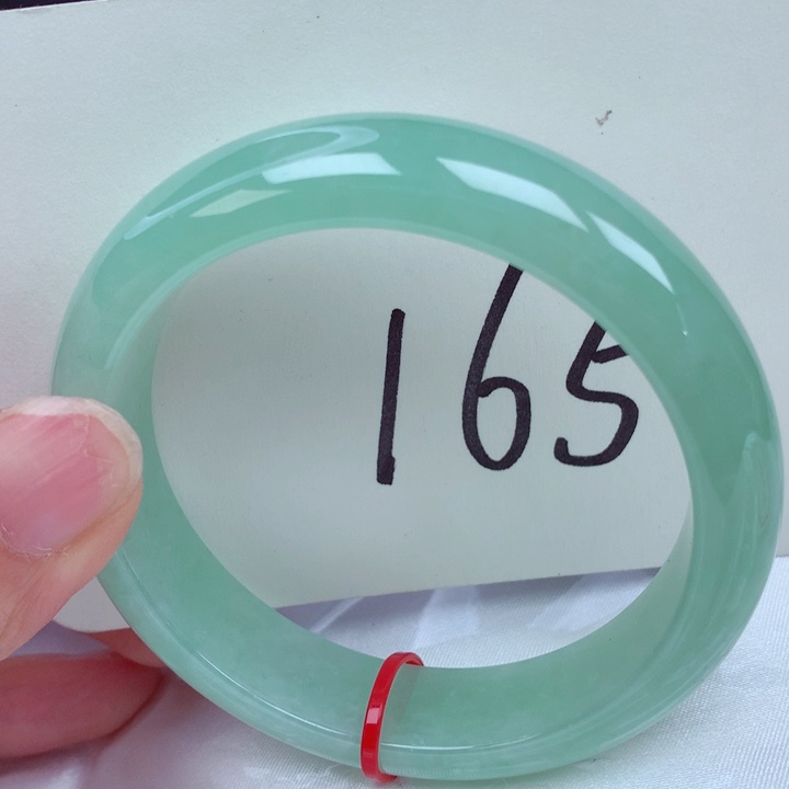 翡翠手镯未镶嵌翡翠