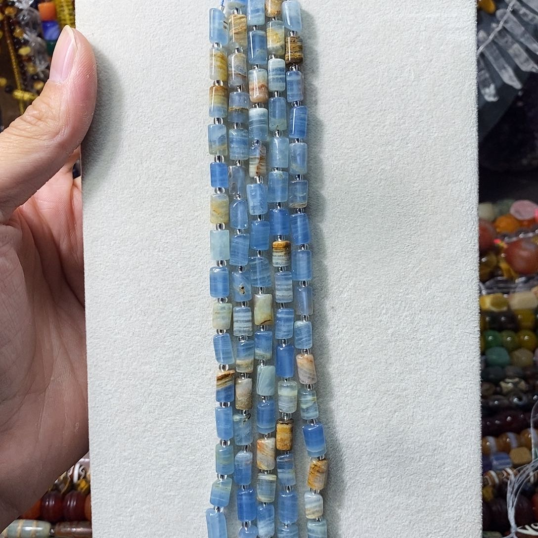 石英质玉未镶嵌，蓝方解柱子7mm，半条，