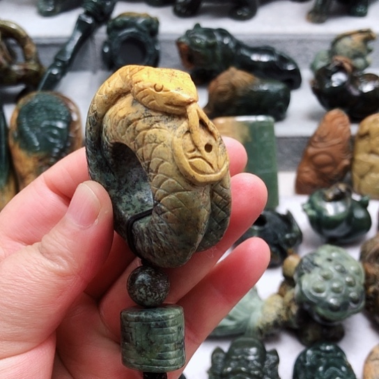 岫岩河磨玉（透闪石质玉）把件未镶嵌