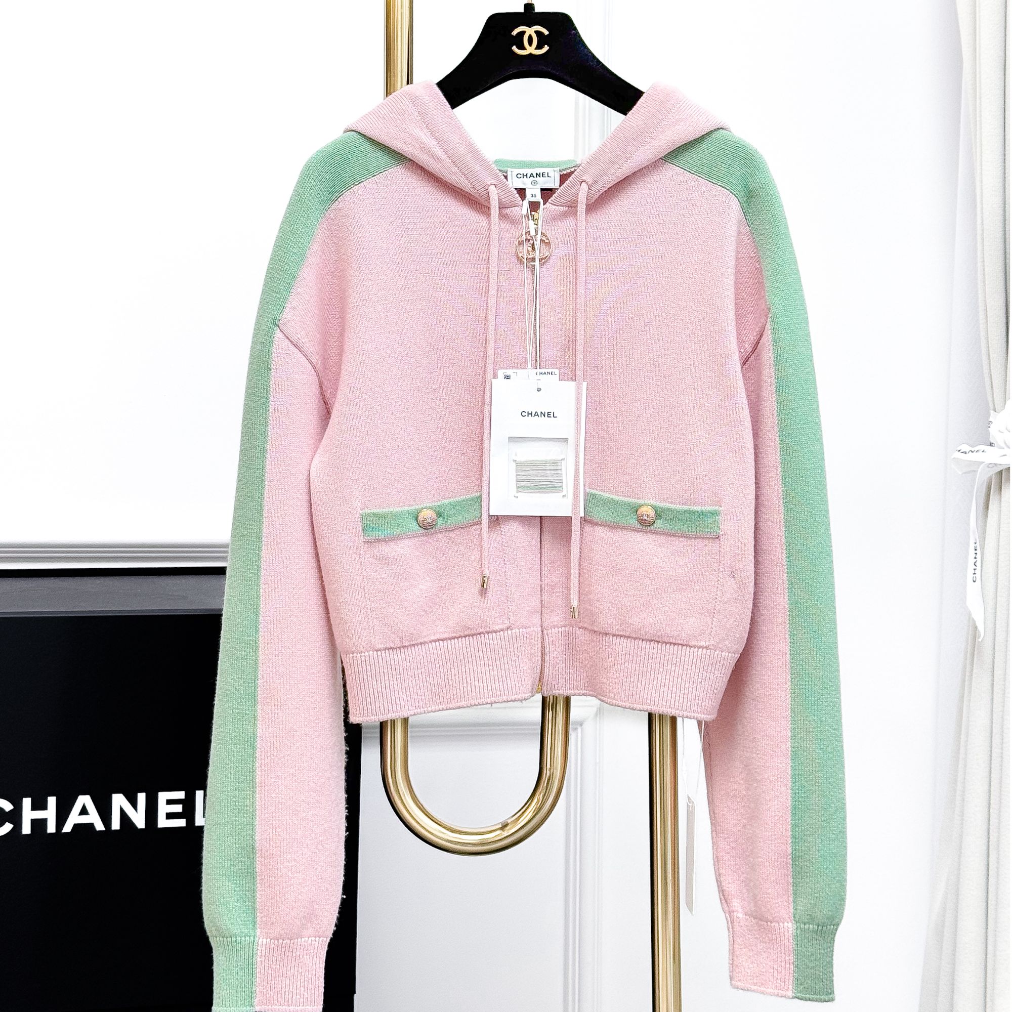99新 Chanel/香奈儿 36码24C粉色羊绒连帽外套，开衫