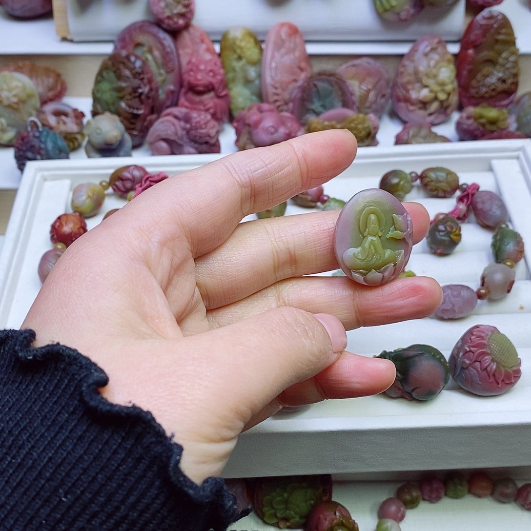 玛瑙/玉髓盐源玛瑙吊坠未镶嵌